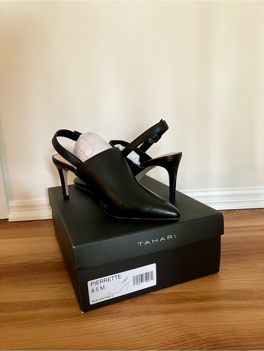 **[NIB]— Tahari Pierette Black Leather Pointed Slingback Heels